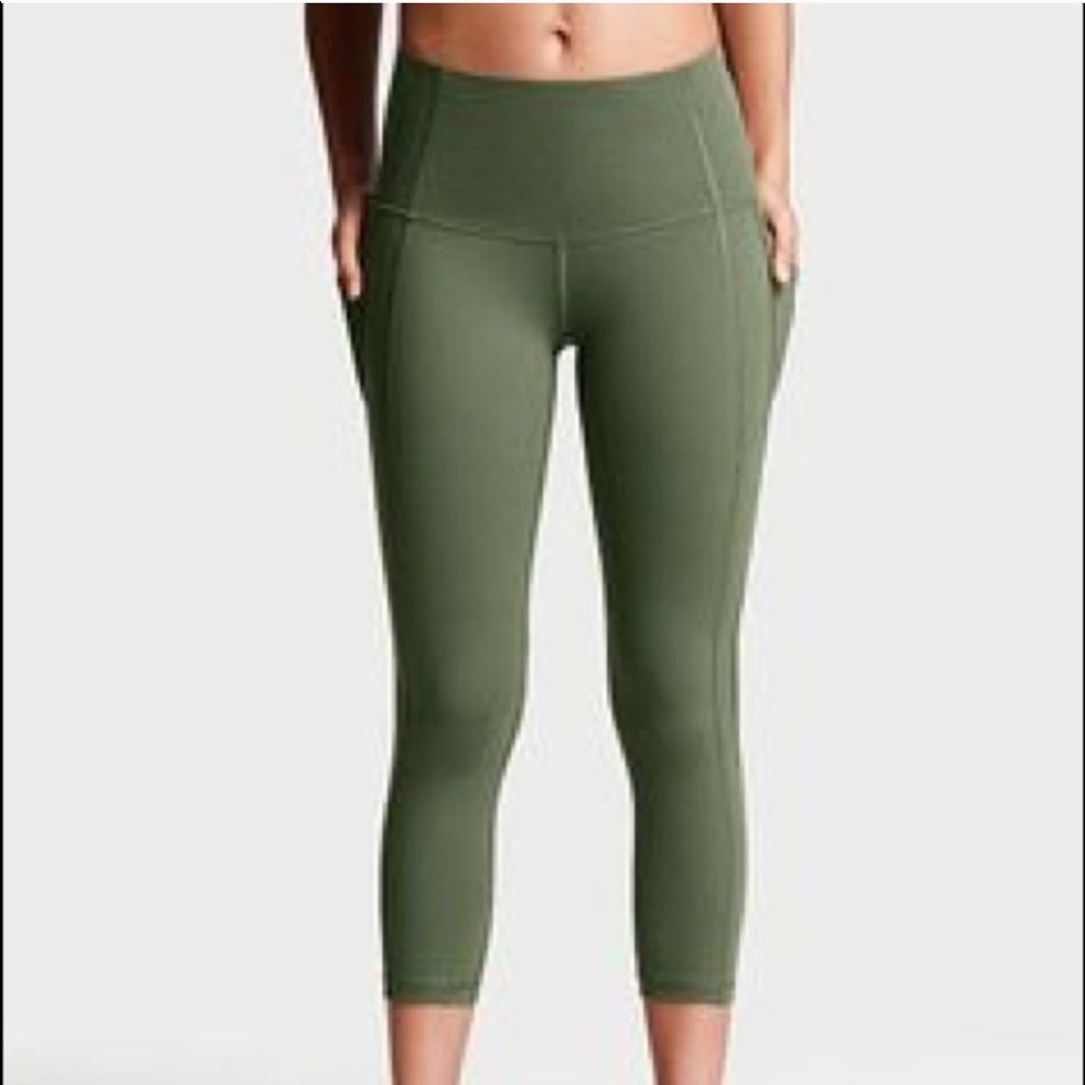 Brand New ✨ VS Sport Knockout Capri ✨ Green
